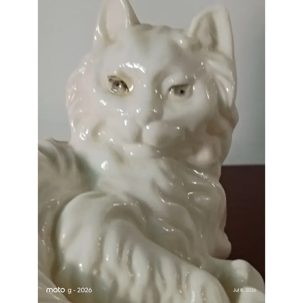 White Porcelain Persian Cat Figurine Japan Mid 20th Century~Vintage~